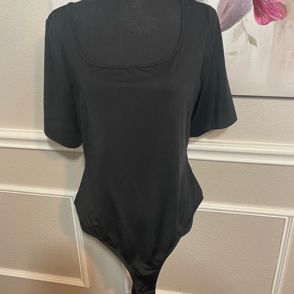 Black Fitted Bodysuit with Short Sleeves || Size 2XL (16) - Picture 3 of 13
